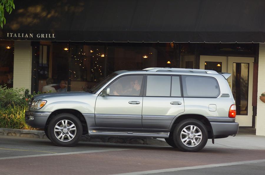  Lexus LX470 2003 года  (фото 21 из 26)